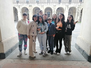 foto di gruppo al Palazzo della Cultura